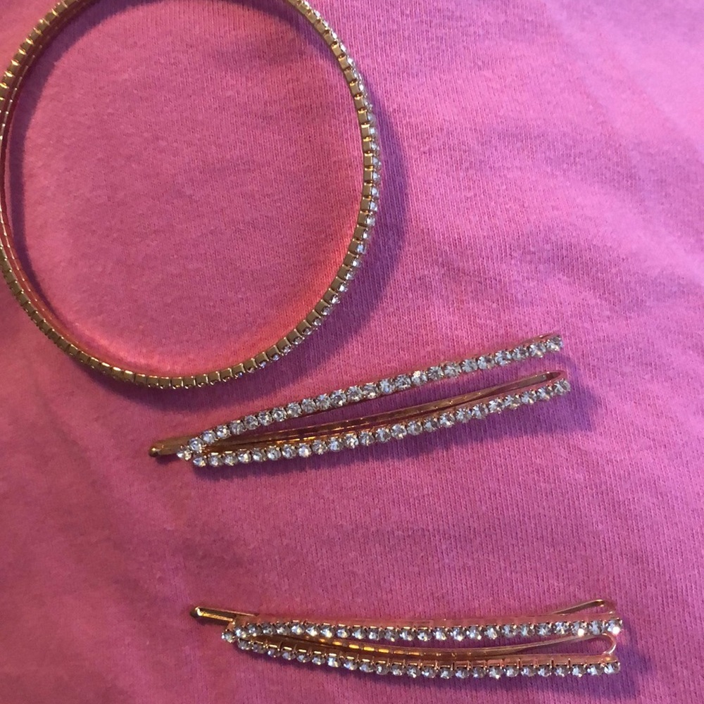 Gold bracelet and hair chips with jewels
